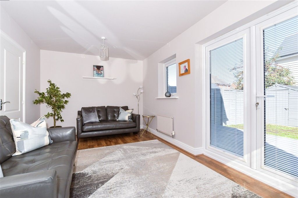 Property photo 3 of 12 Lounge