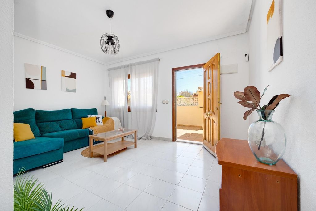 Property photo 2 of 39