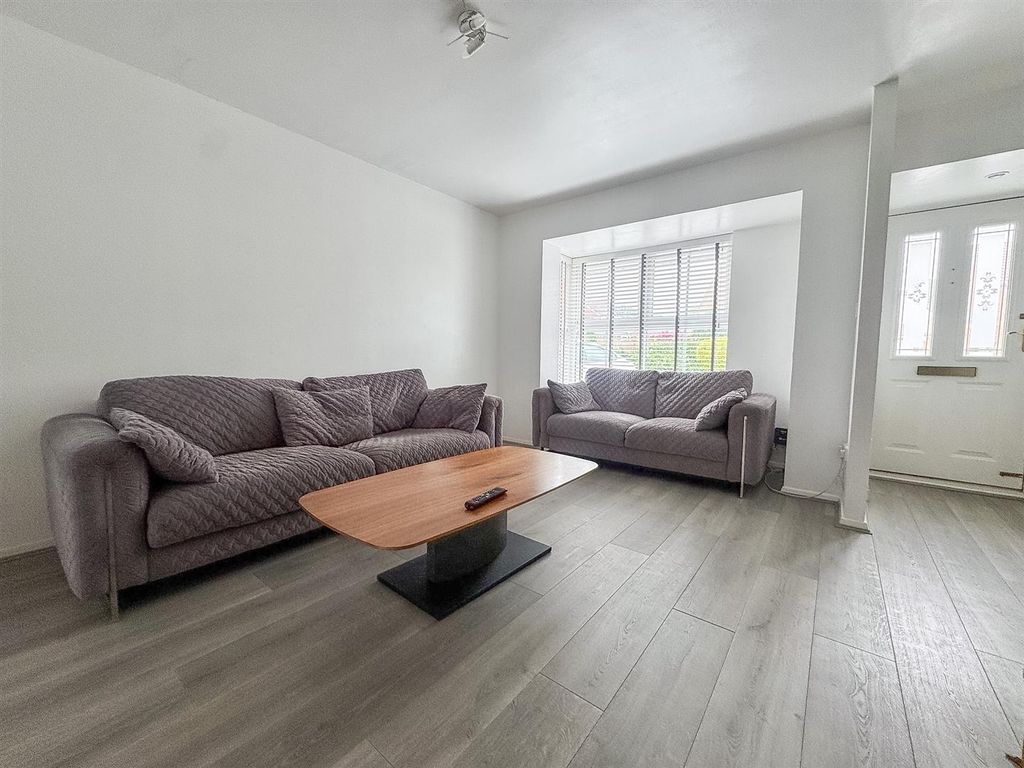 Property photo 2 of 19 Lounge