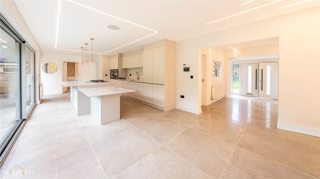 Property photo 3 of 32 Picture No. 10