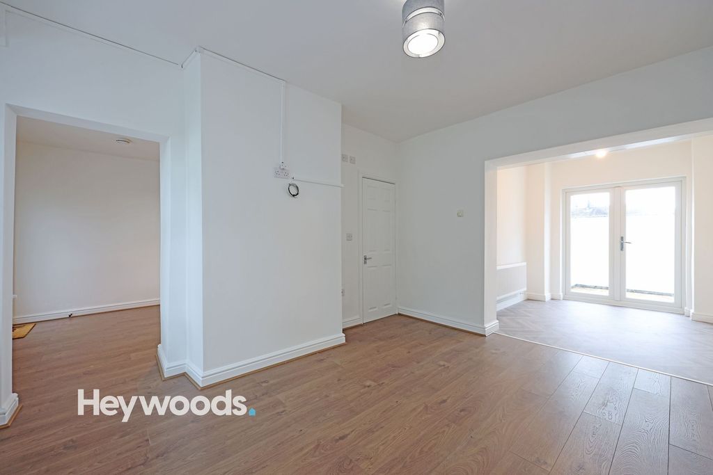 Property photo 2 of 32