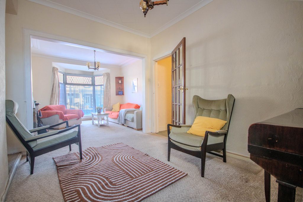 Property photo 2 of 25