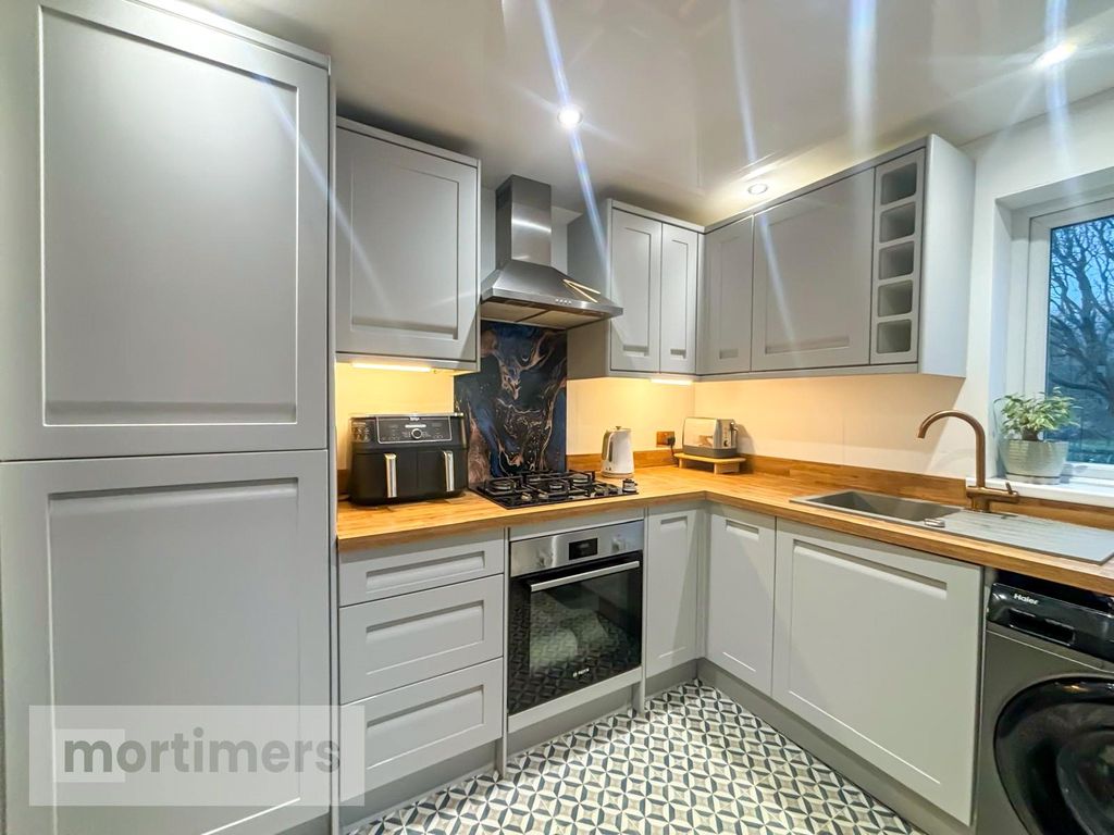 Property photo 2 of 14 Kitchen