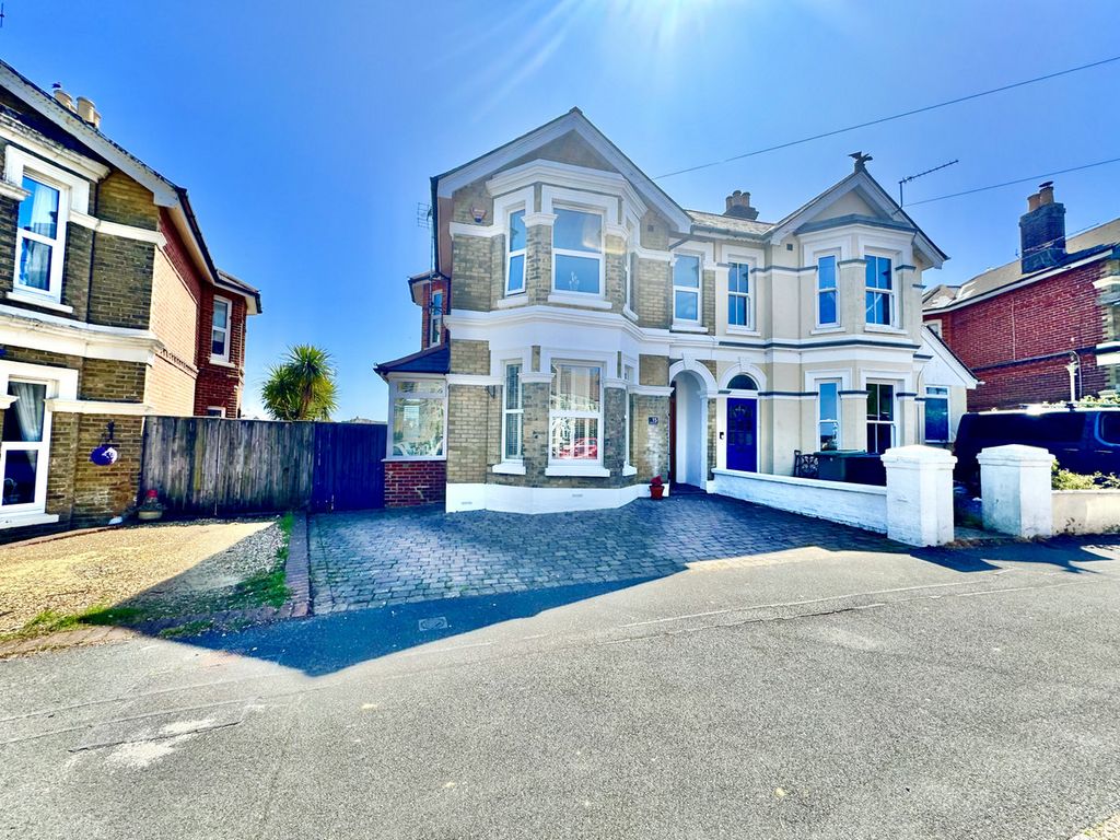 Property photo 3 of 28