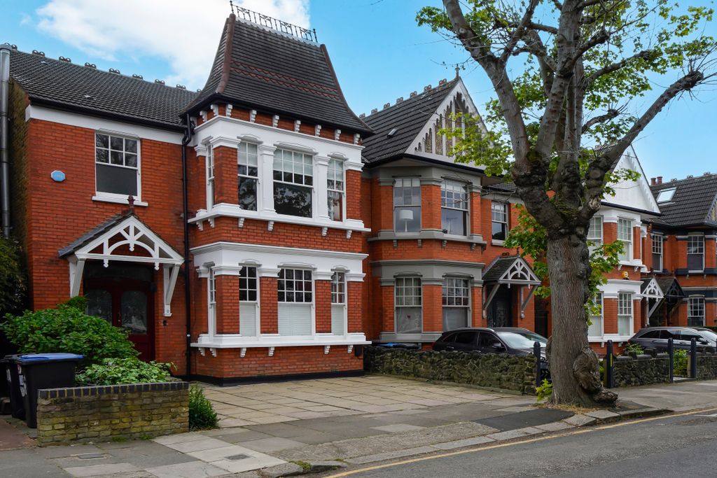 Property photo 1 of 31