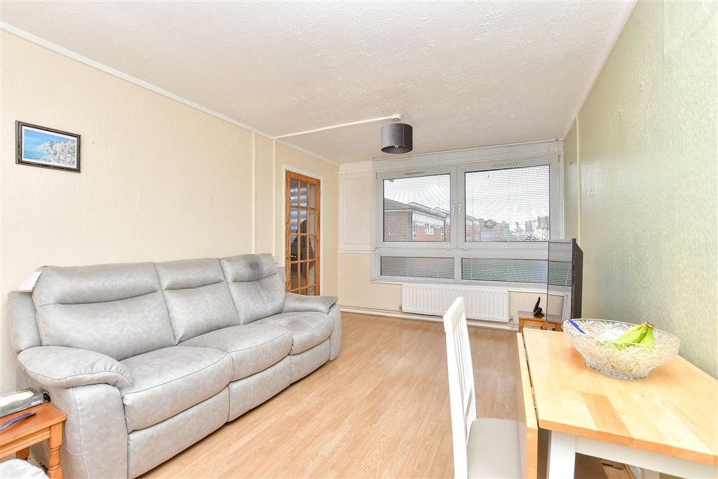 Property photo 3 of 8 Lounge/Diner