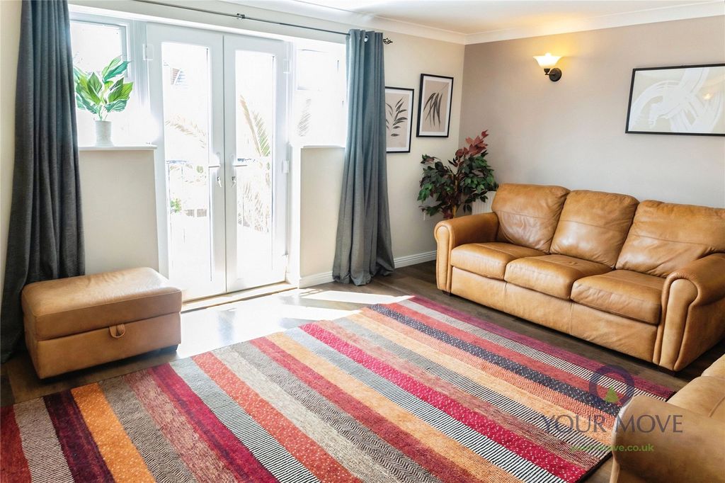 Property photo 2 of 21 Lounge