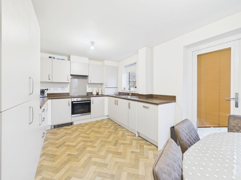 Property photo 3 of 12 Dining Kitchen