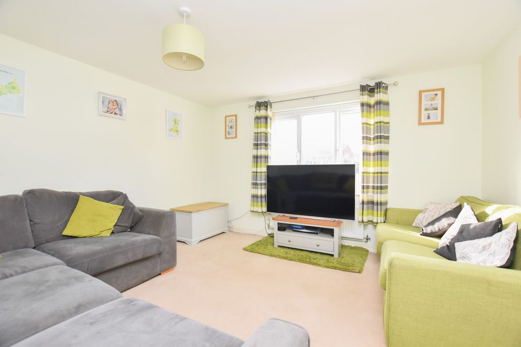 Property photo 3 of 20 Living Room