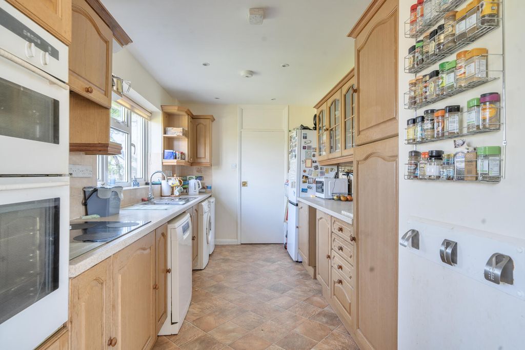 Property photo 2 of 18 Kitchen