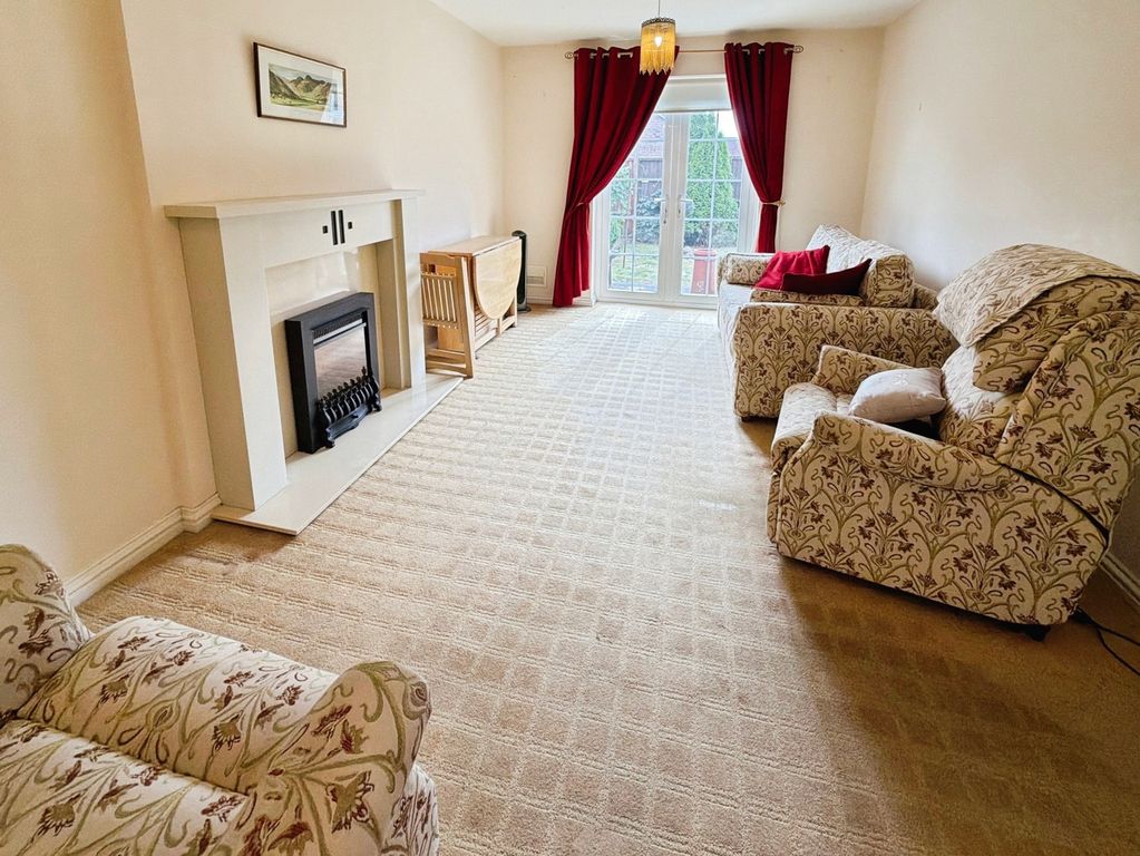 Property photo 3 of 10 Lounge