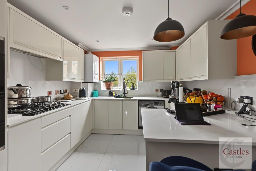 Property photo 3 of 16 Kitchen