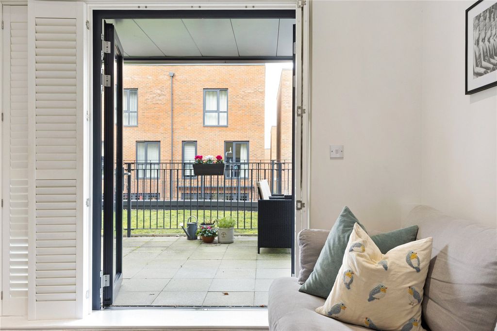 Property photo 2 of 14 Terrace