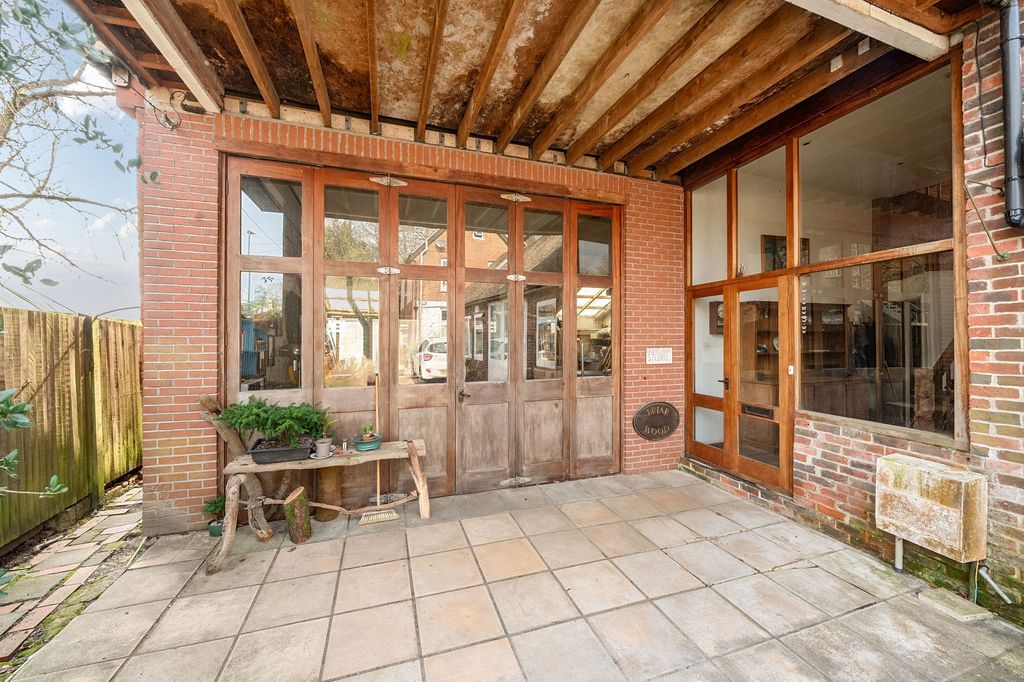 Property photo 2 of 26 Entrance