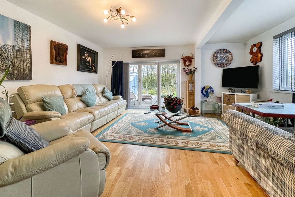 Property photo 2 of 25