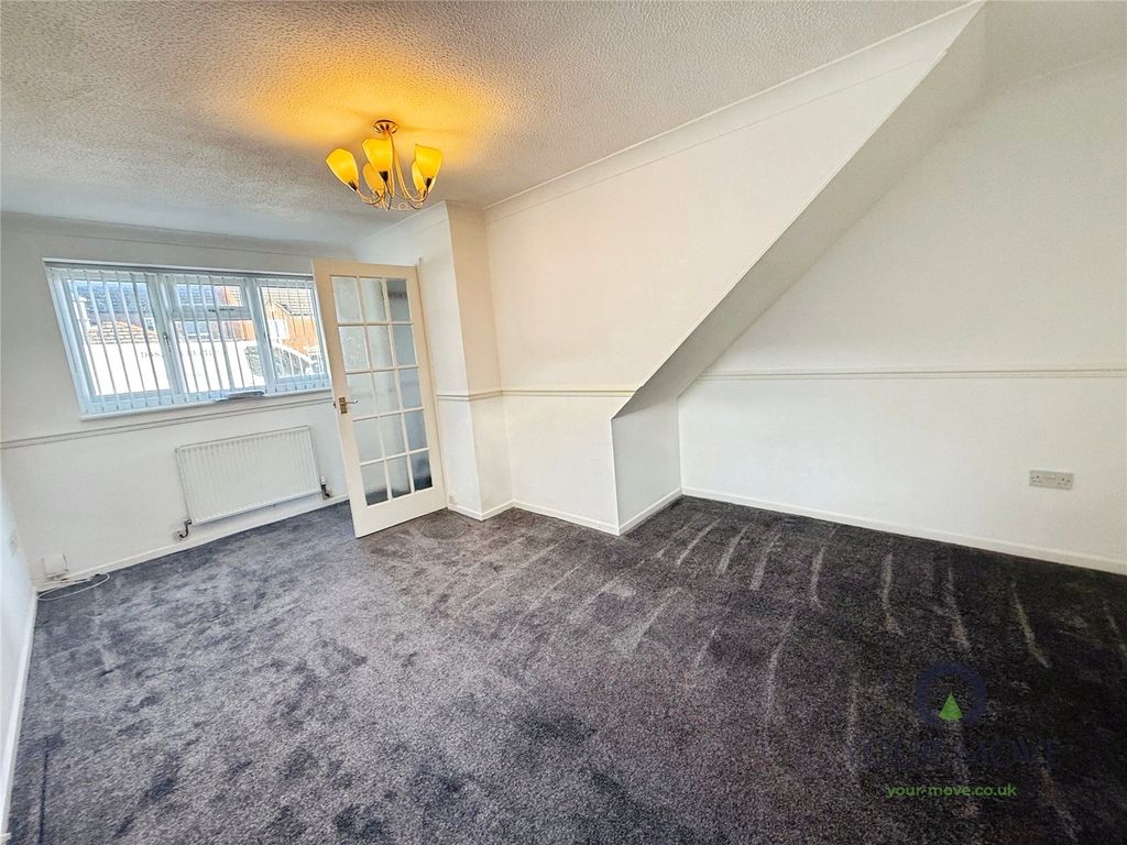 Property photo 3 of 8 Lounge