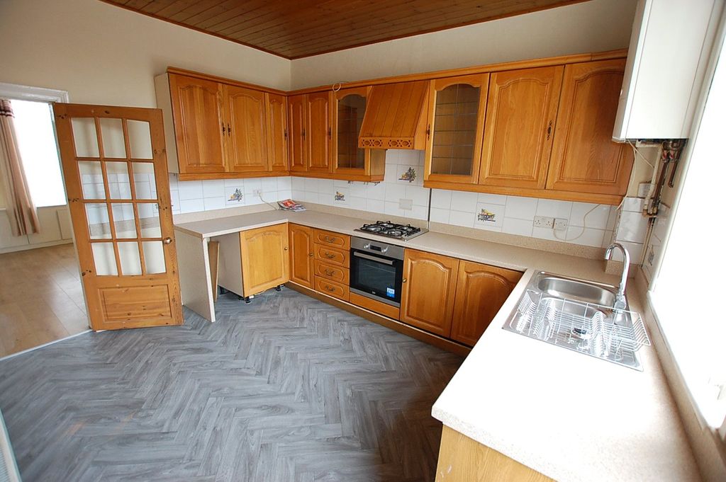 Property photo 3 of 11 Picture No. 12