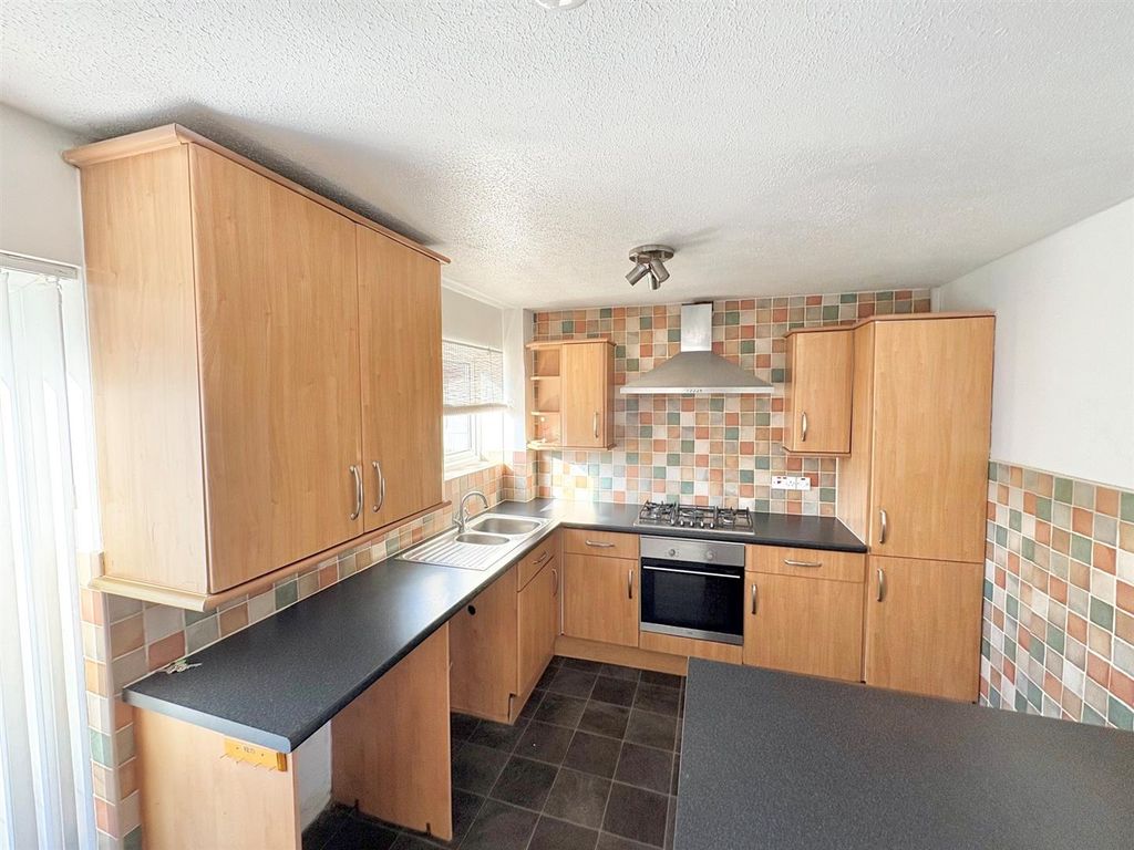 Property photo 3 of 9 Kitchen.Jpg