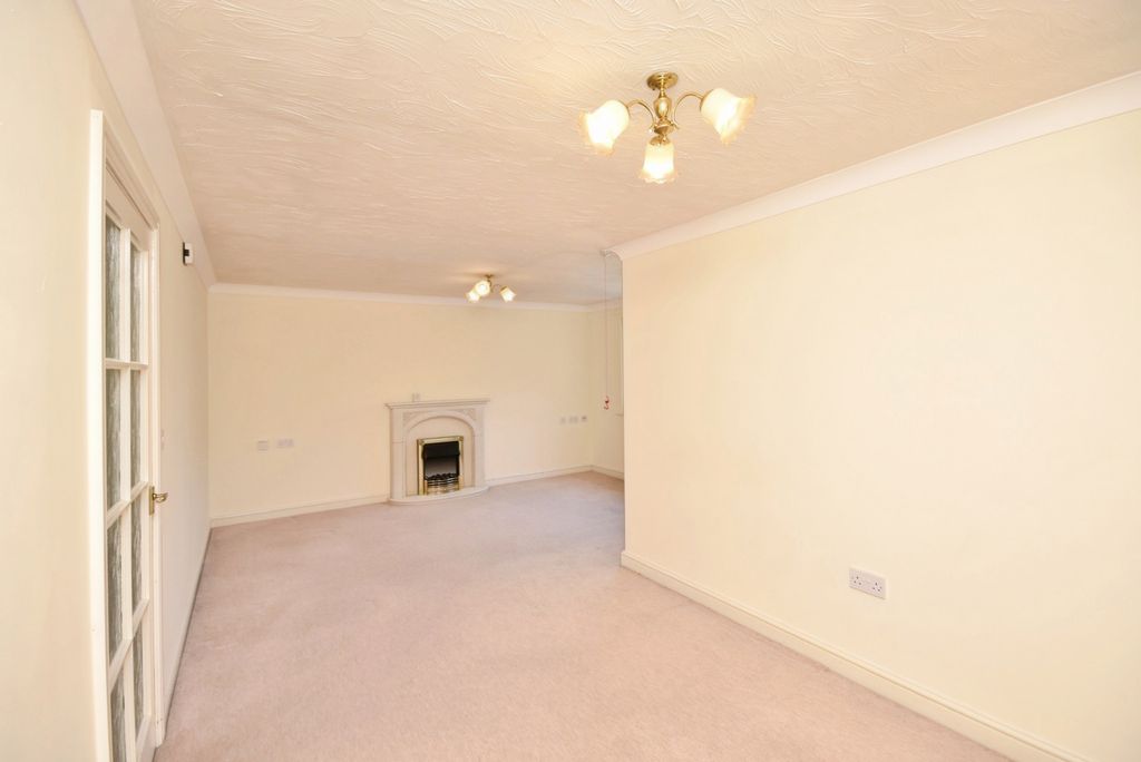 Property photo 3 of 14 Living Room