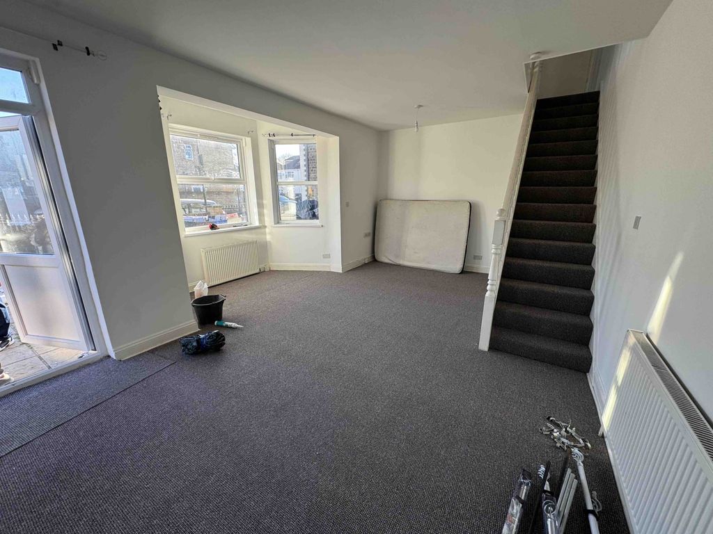 Property photo 1 of 6 2 Bed House To Rent Hounslow Tw3