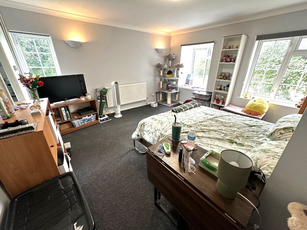 Property photo 3 of 6 3607693