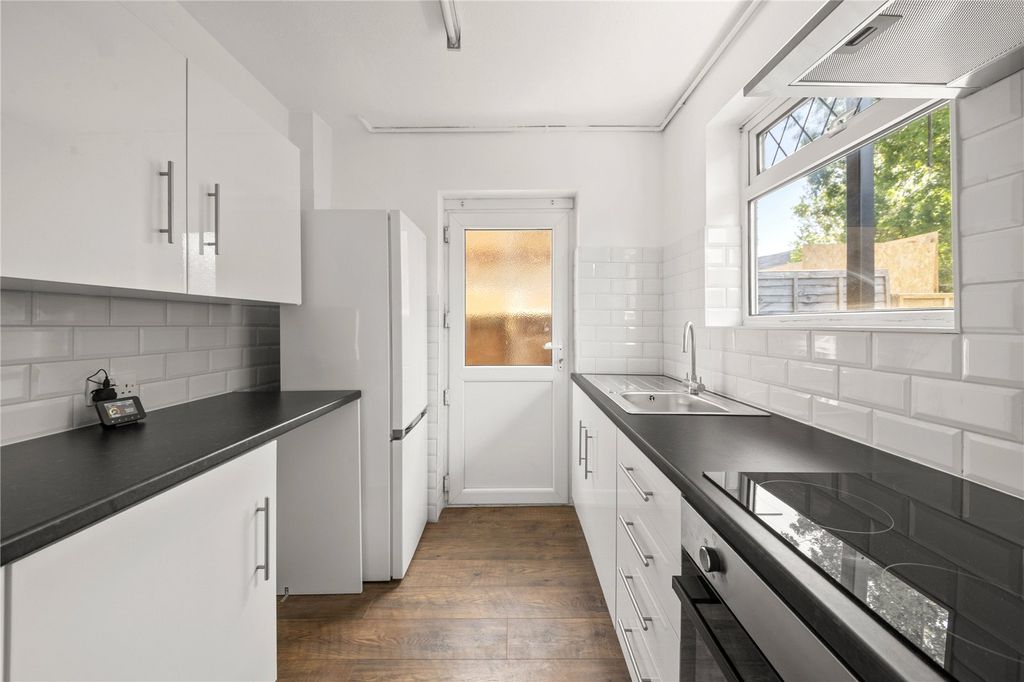 Property photo 1 of 9 Kitchen