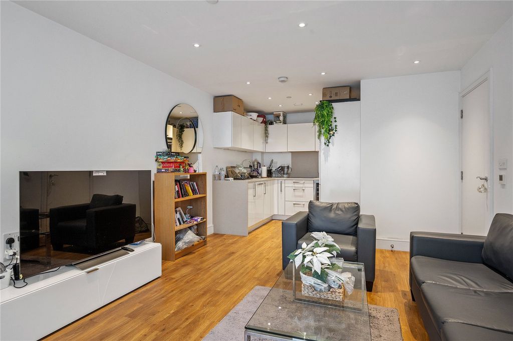 Property photo 2 of 17 Sitting Room/Kitchen