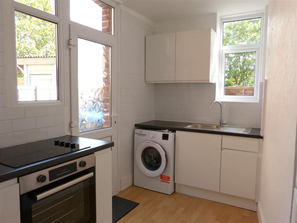 Property photo 3 of 11 Kitchen.Jpg