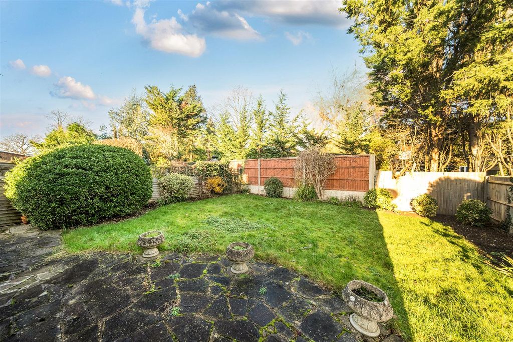 Property photo 3 of 16 Garden: