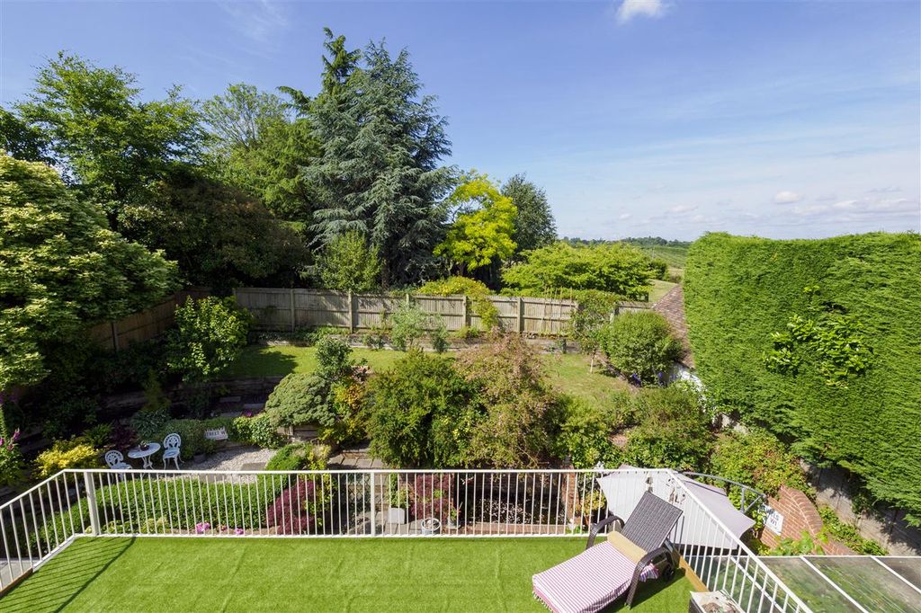 Property photo 2 of 33