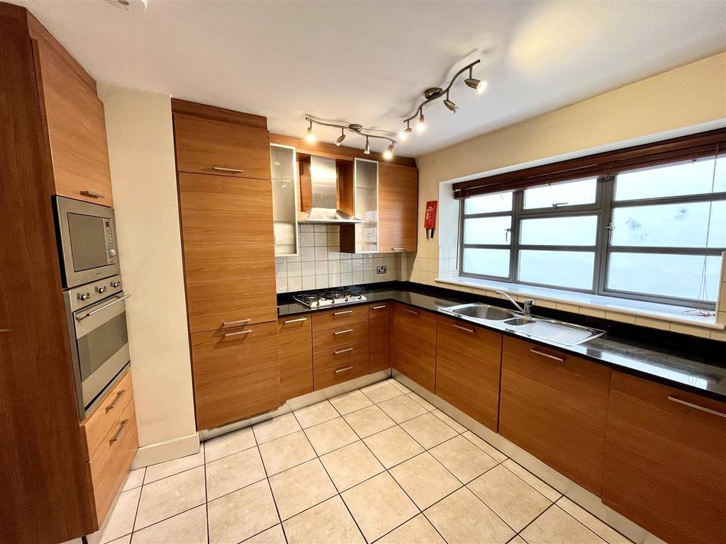 Property photo 2 of 9 Picture No. 10