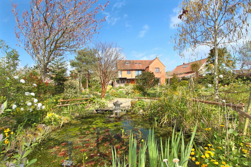 Property photo 1 of 28 House