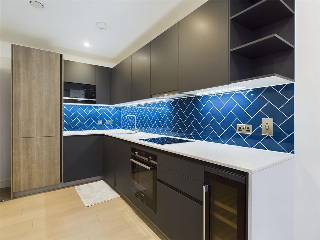 Property photo 3 of 12 Cam04237G0-Pr0064-Still005.Jpg