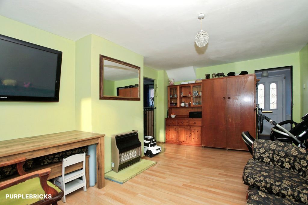 Property photo 3 of 21 Lounge