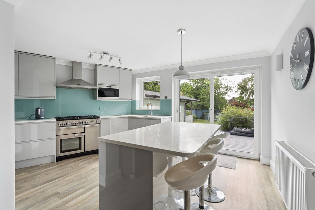 Property photo 3 of 17 Kitchen / Breakfast Room