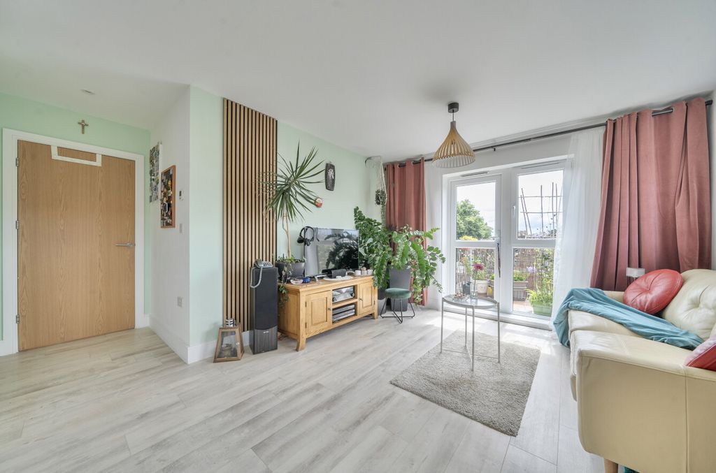 Property photo 3 of 15 1457994-14-6A2995...