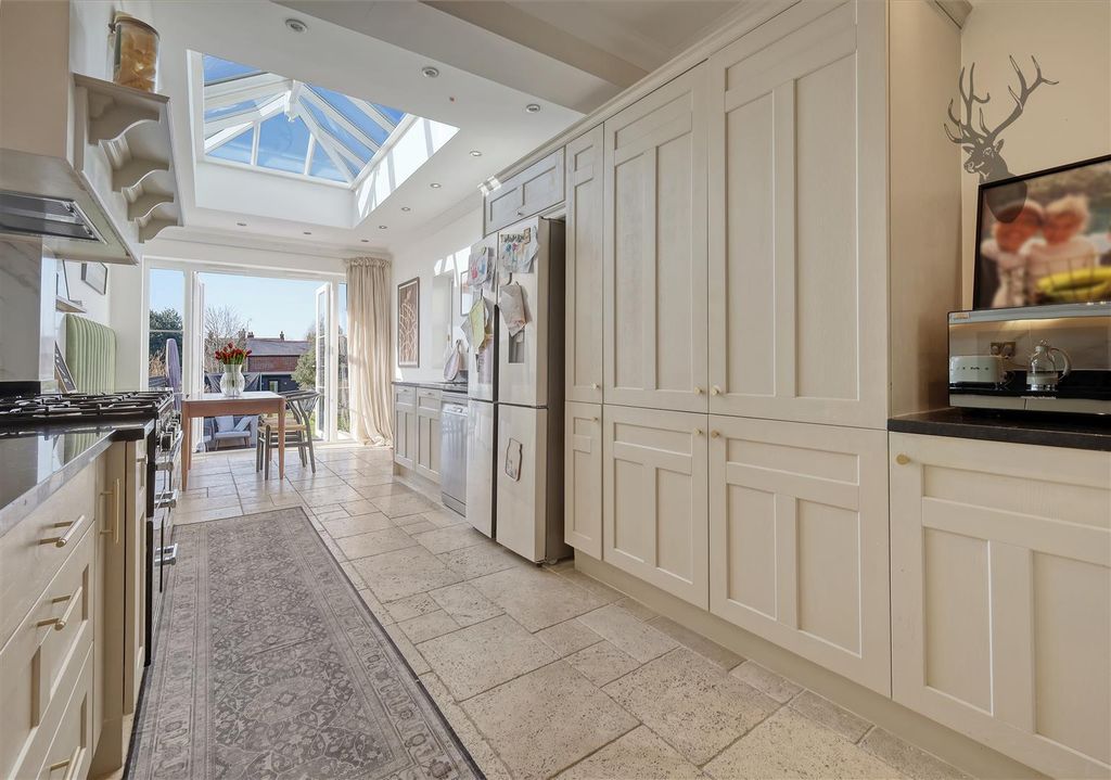 Property photo 3 of 34