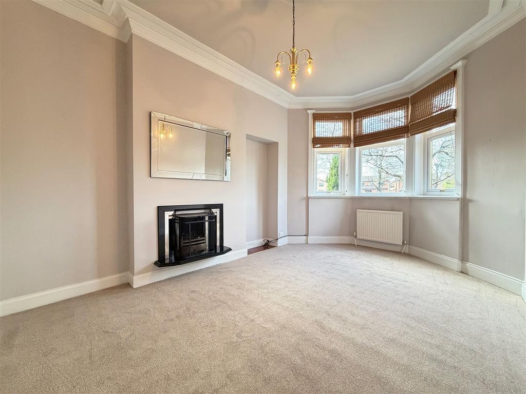 Property photo 2 of 12 Lounge