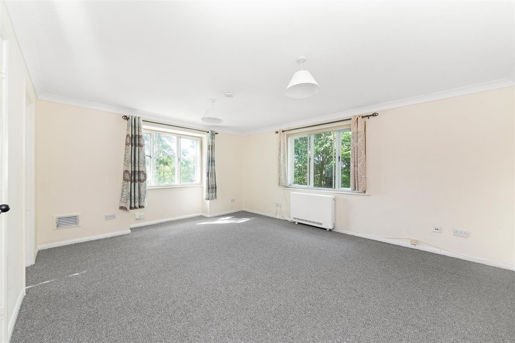 Property photo 2 of 10 Studio