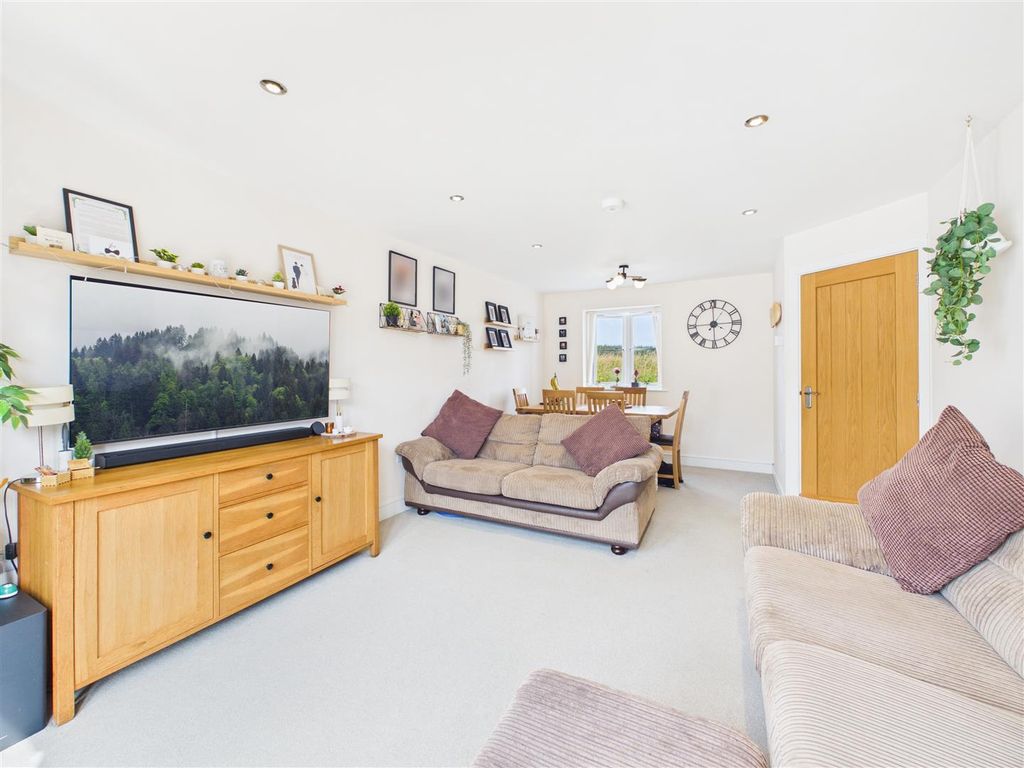 Property photo 2 of 25
