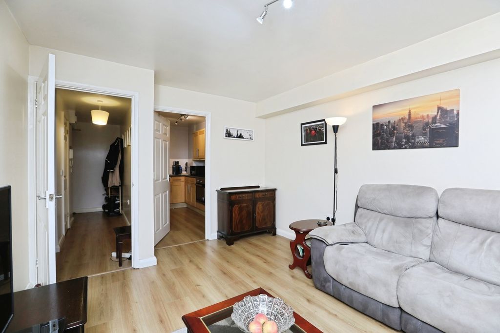 Property photo 3 of 7 Lounge