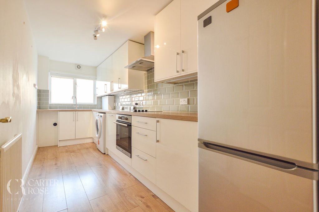 Property photo 1 of 11 Kitchen