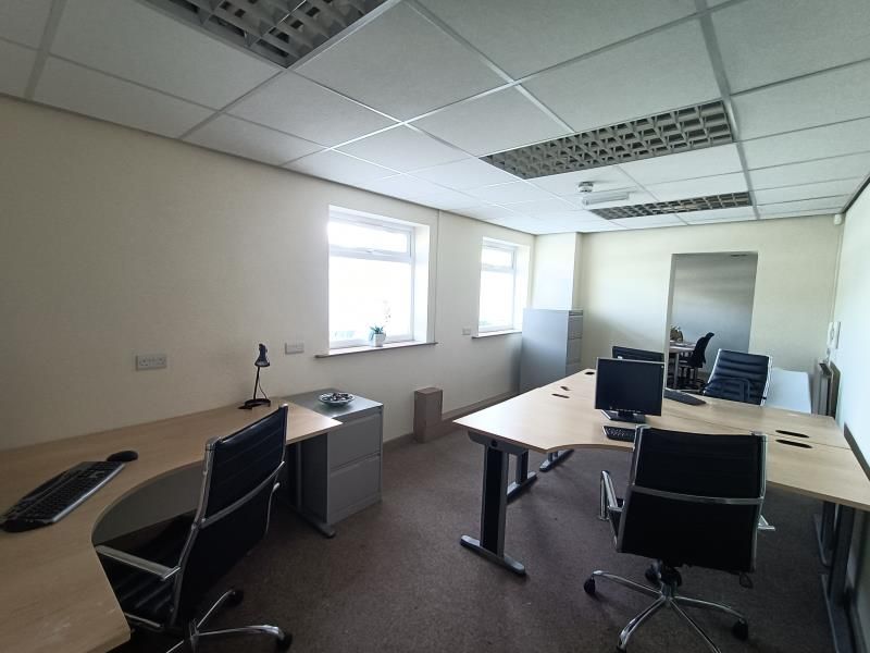 Property photo 2 of 22 Office 3