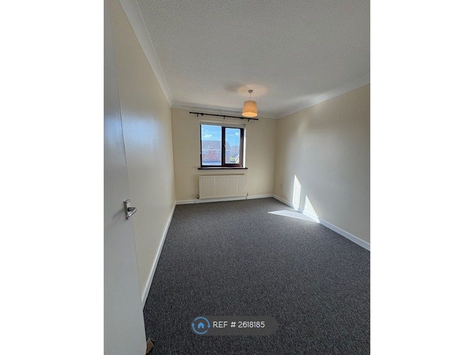Property photo 3 of 8 Front Bedroom