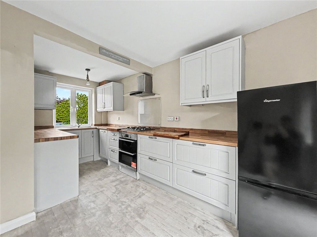 Property photo 3 of 17 Kitchen