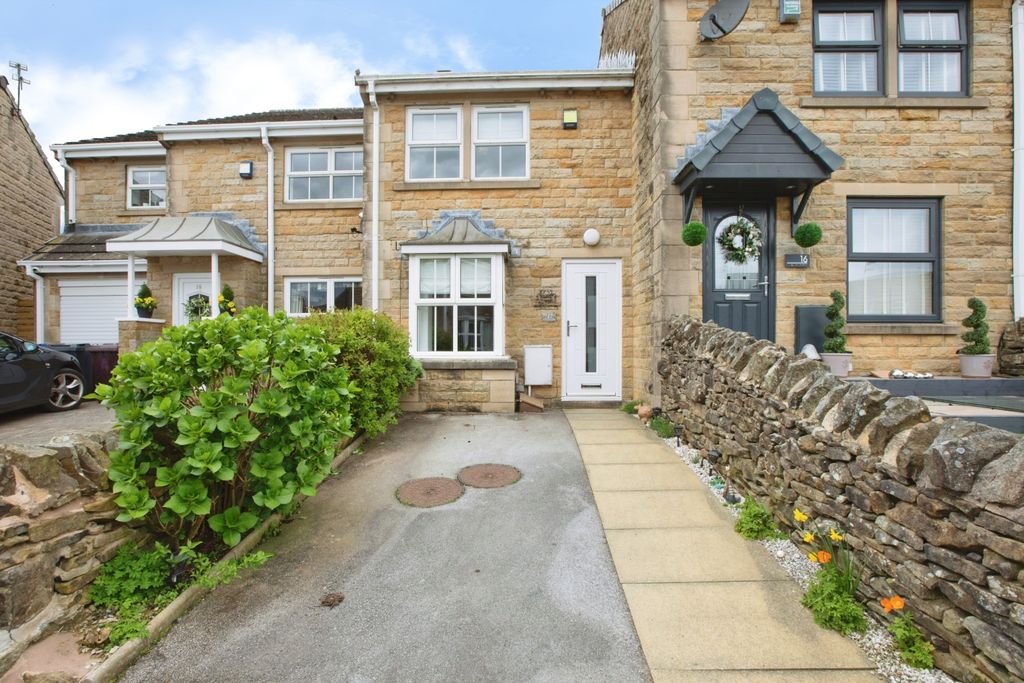 Property photo 2 of 15 Front Garden