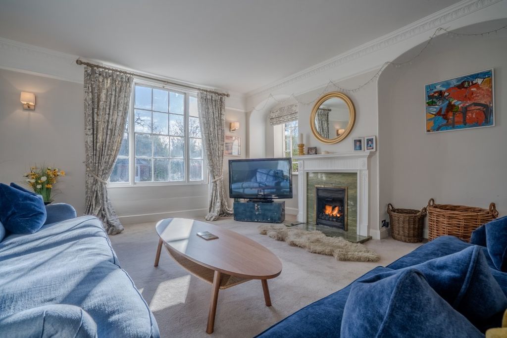 Property photo 3 of 33