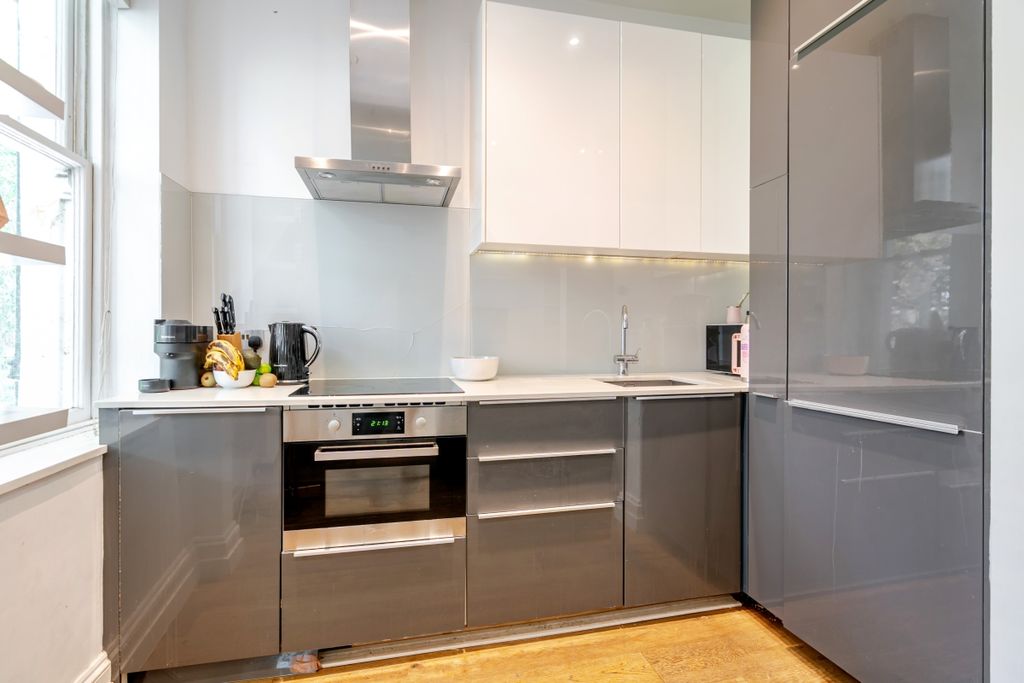 Property photo 2 of 18 Kitchen