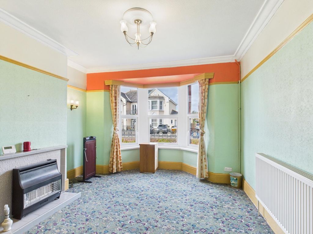 Property photo 3 of 17 Living Room