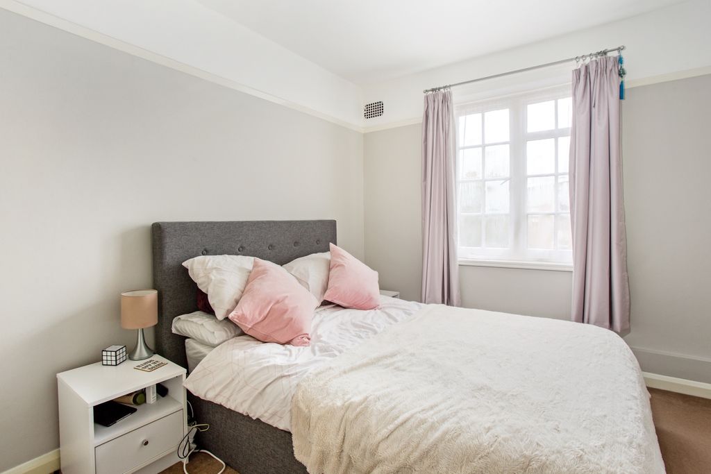 Property photo 2 of 8 Bedroom